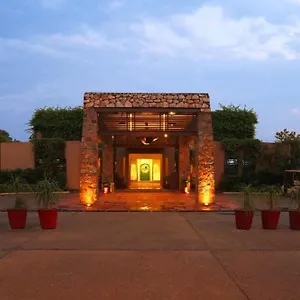 Resort Lemon Tree Hotel, Tarudhan Valley, Manesar ****