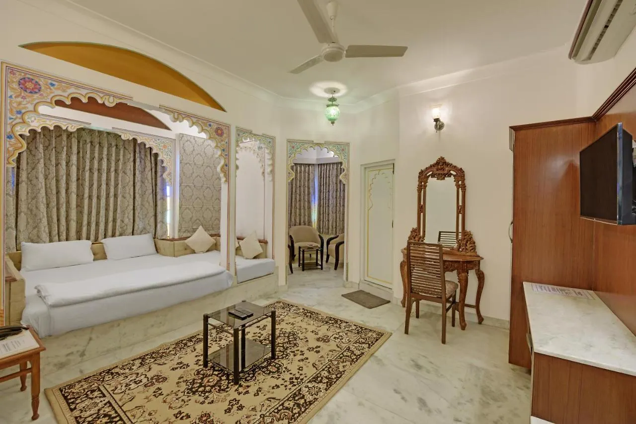 Hotel Raj Palace Udaipur 3*,